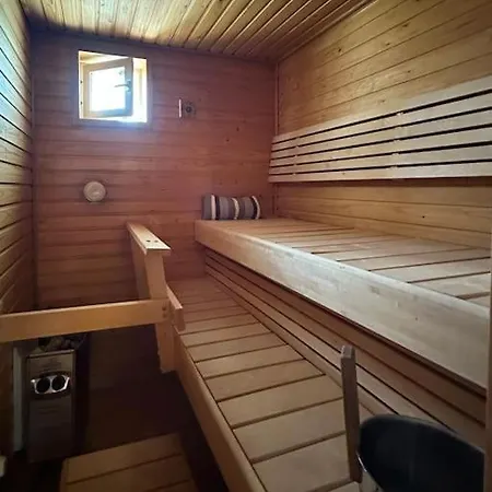 Saunallinen Kattohuoneisto! Parveke, 65' Smart Tv Espoo